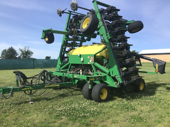 2014 John Deere 1990 Air Seeder