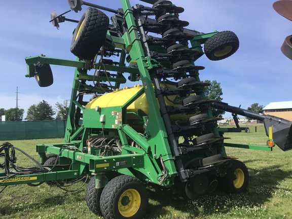 2014 John Deere 1990 Air Seeder