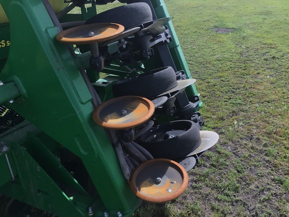2014 John Deere 1990 Air Seeder