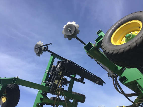 2014 John Deere 1990 Air Seeder