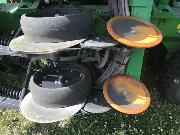 2014 John Deere 1990 Air Seeder