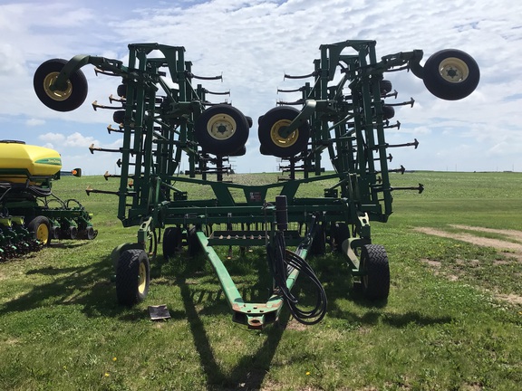 2004 John Deere 2210 Field Cultivator