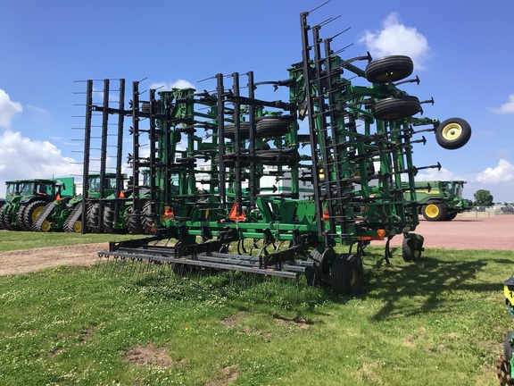 2004 John Deere 2210 Field Cultivator