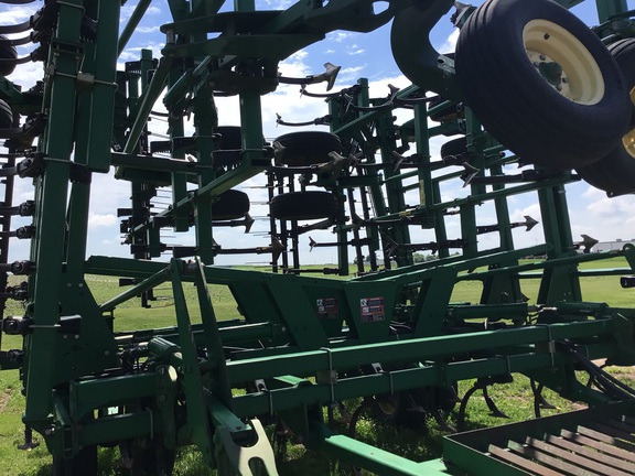 2004 John Deere 2210 Field Cultivator