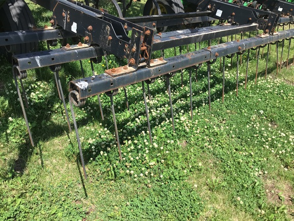 2004 John Deere 2210 Field Cultivator
