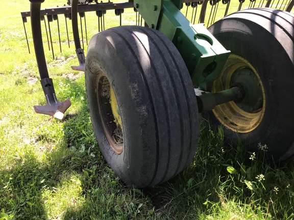 2004 John Deere 2210 Field Cultivator