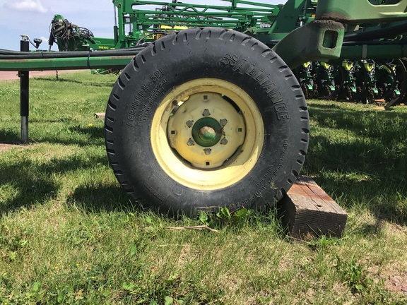 2004 John Deere 2210 Field Cultivator