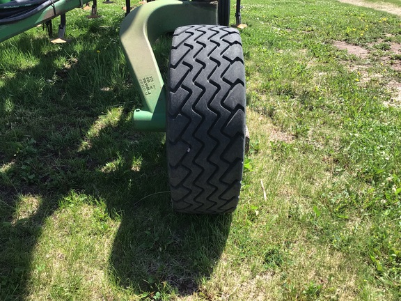 2004 John Deere 2210 Field Cultivator