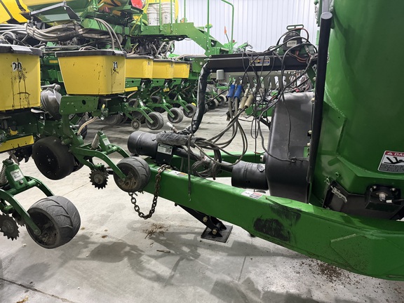 2023 Brent 2598 Avalanche Grain Cart