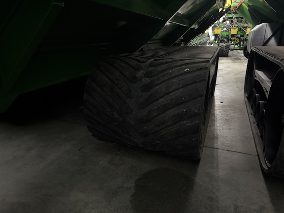 2023 Brent 2598 Avalanche Grain Cart