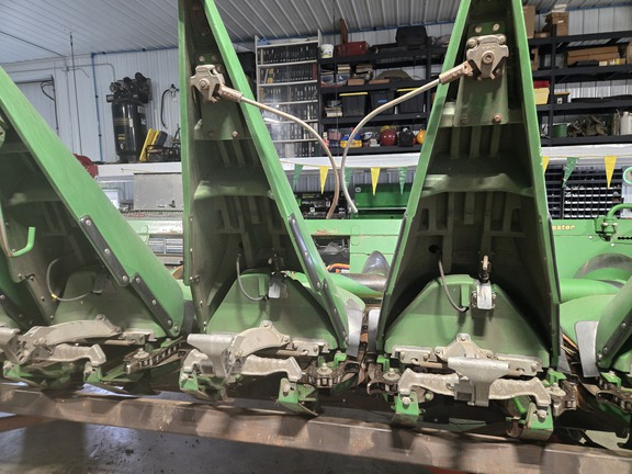 2010 John Deere 608C Header Corn Head