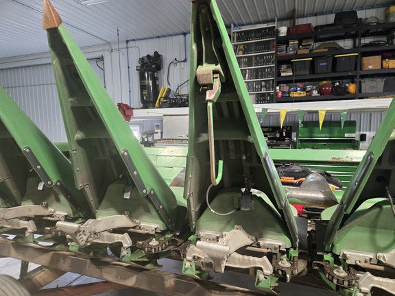 2010 John Deere 608C Header Corn Head