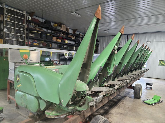 2010 John Deere 608C Header Corn Head