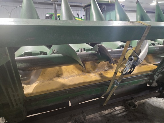 2010 John Deere 608C Header Corn Head
