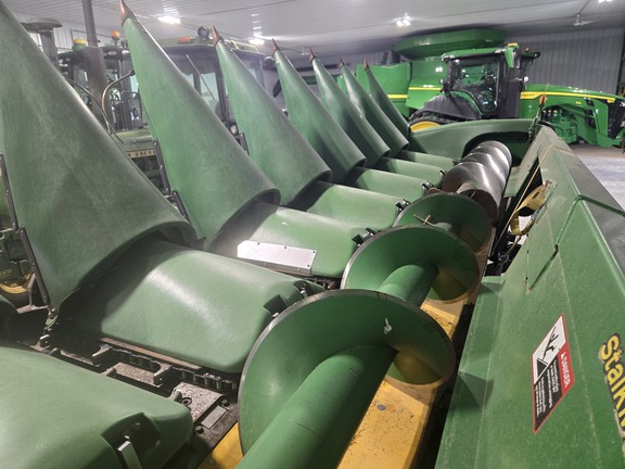 2010 John Deere 608C Header Corn Head