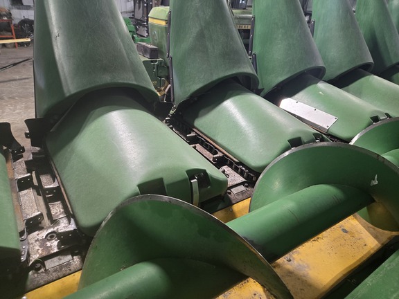 2010 John Deere 608C Header Corn Head