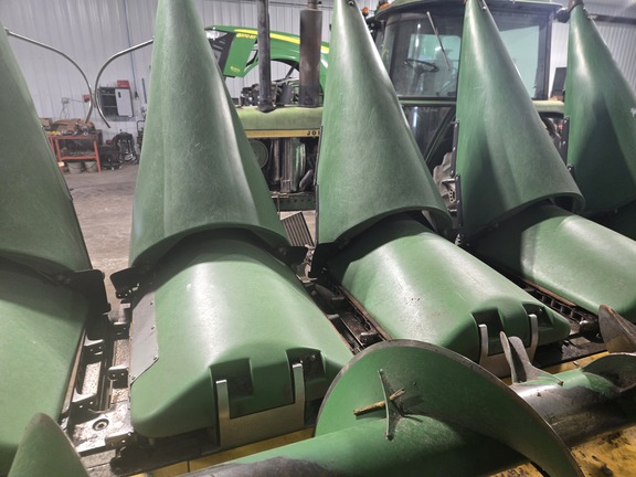 2010 John Deere 608C Header Corn Head
