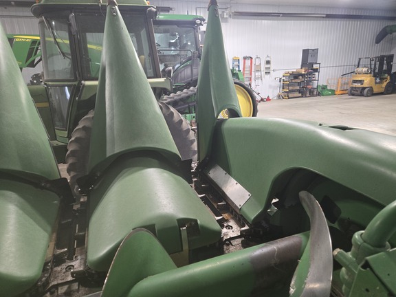 2010 John Deere 608C Header Corn Head