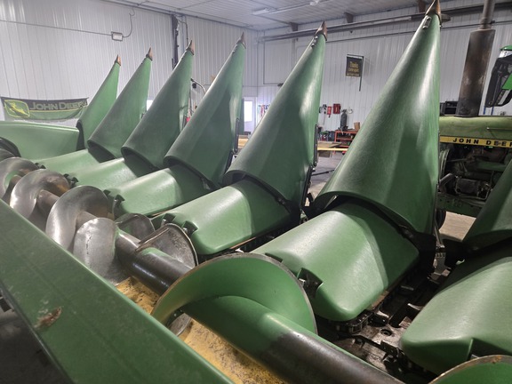 2010 John Deere 608C Header Corn Head