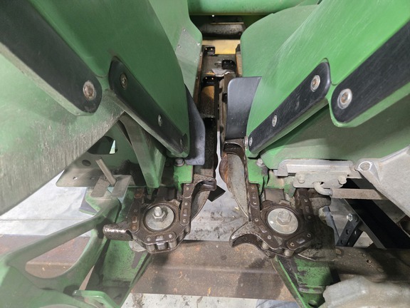 2010 John Deere 608C Header Corn Head