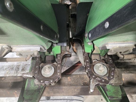 2010 John Deere 608C Header Corn Head