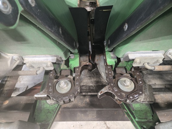 2010 John Deere 608C Header Corn Head