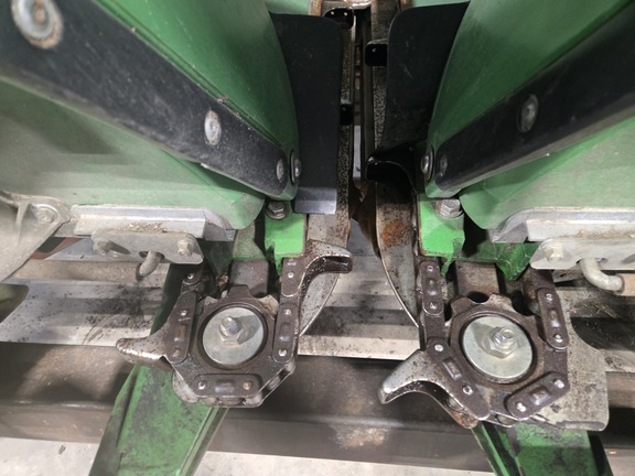 2010 John Deere 608C Header Corn Head