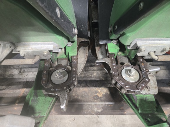 2010 John Deere 608C Header Corn Head