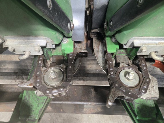 2010 John Deere 608C Header Corn Head