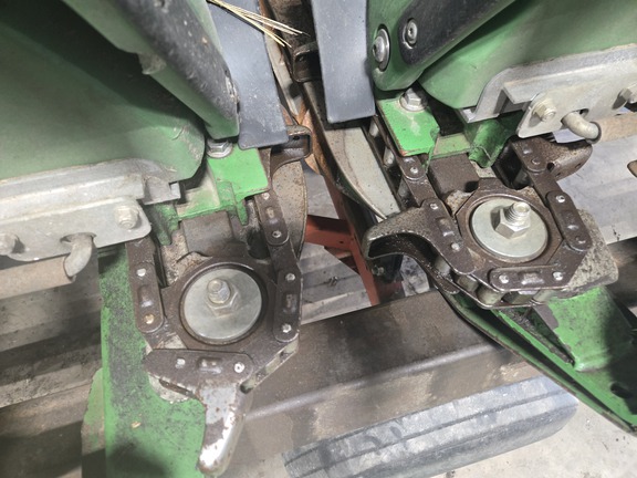 2010 John Deere 608C Header Corn Head