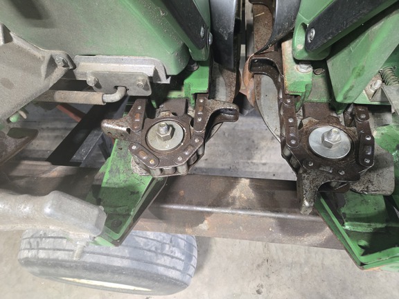 2010 John Deere 608C Header Corn Head
