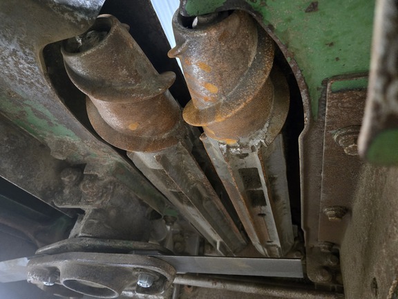 2010 John Deere 608C Header Corn Head