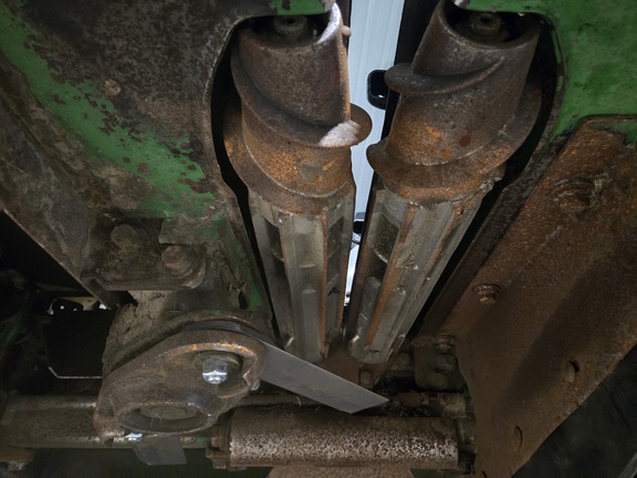2010 John Deere 608C Header Corn Head