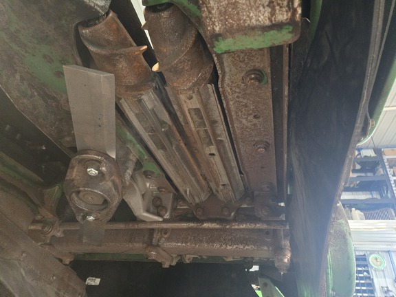 2010 John Deere 608C Header Corn Head