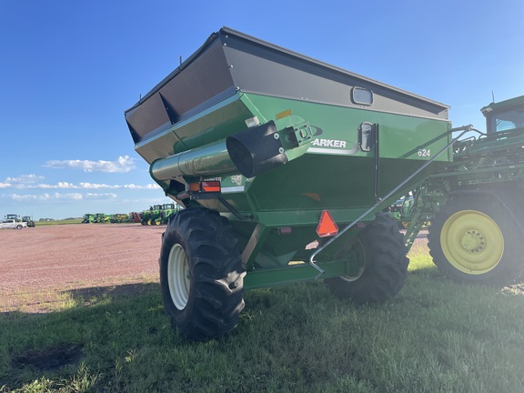 2011 Parker 624 Grain Cart