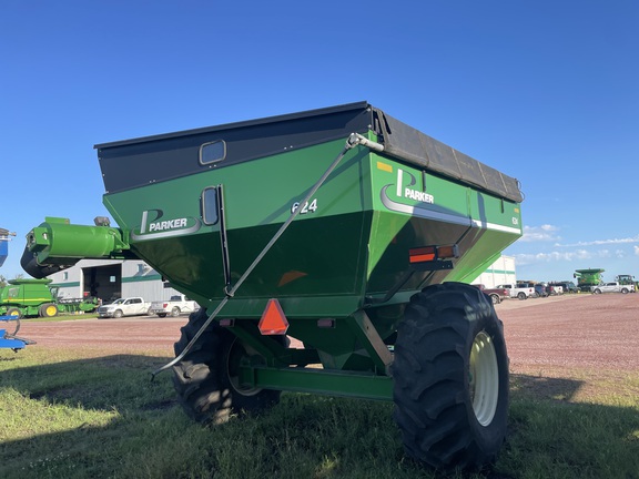 2011 Parker 624 Grain Cart