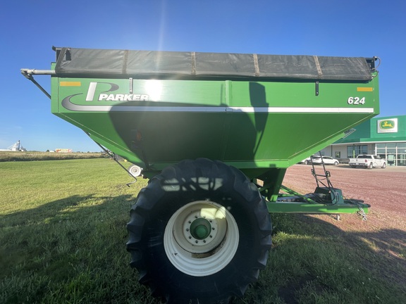 2011 Parker 624 Grain Cart