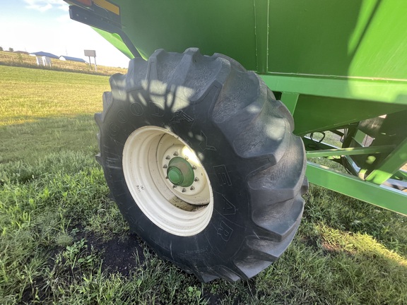 2011 Parker 624 Grain Cart