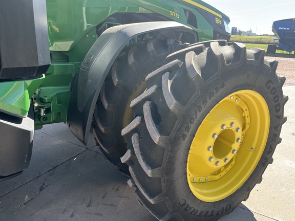 2021 John Deere 8R 370 Tractor
