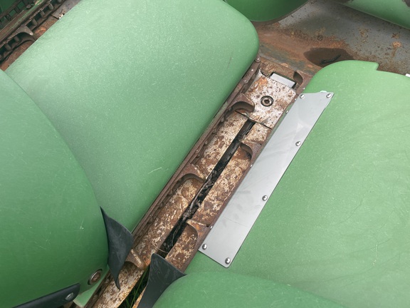 2009 John Deere 608C Header Corn Head