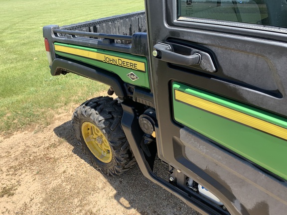 2019 John Deere XUV 835R ATV