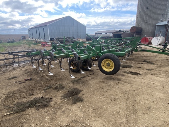 2006 John Deere 2210 Field Cultivator