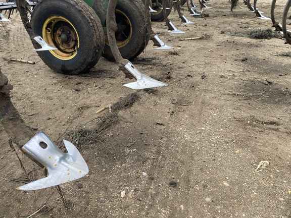 2006 John Deere 2210 Field Cultivator