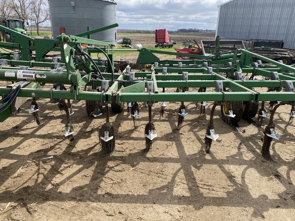 2006 John Deere 2210 Field Cultivator