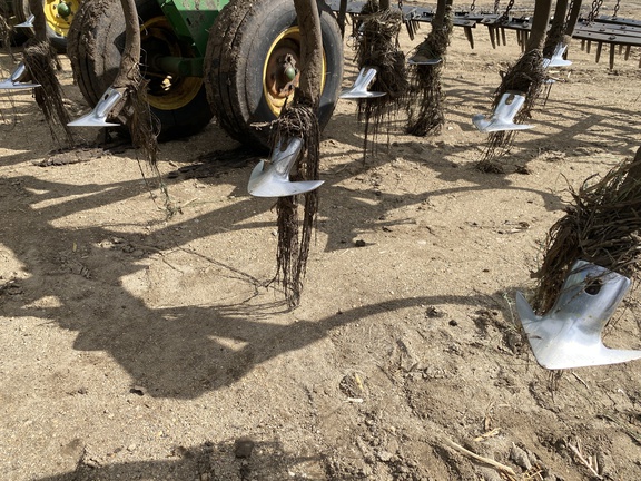 2006 John Deere 2210 Field Cultivator