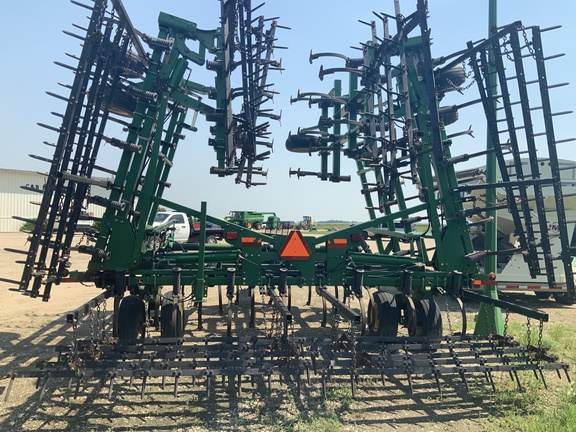 2006 John Deere 2210 Field Cultivator