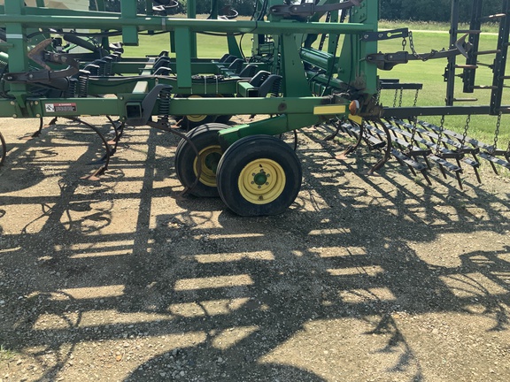 2006 John Deere 2210 Field Cultivator