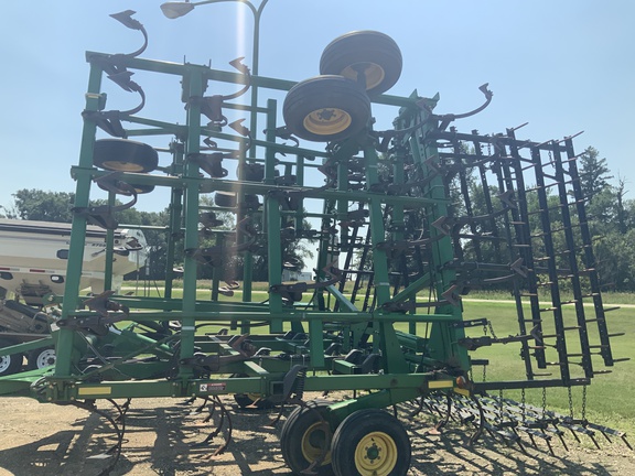 2006 John Deere 2210 Field Cultivator