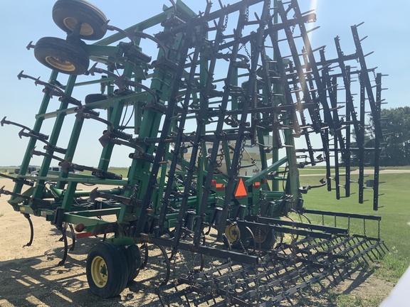 2006 John Deere 2210 Field Cultivator