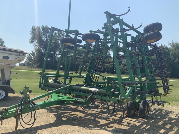 2006 John Deere 2210 Field Cultivator